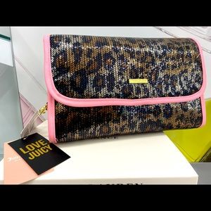 Make up bag . Leopard print.